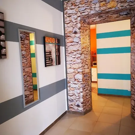 Apartment Apartment *